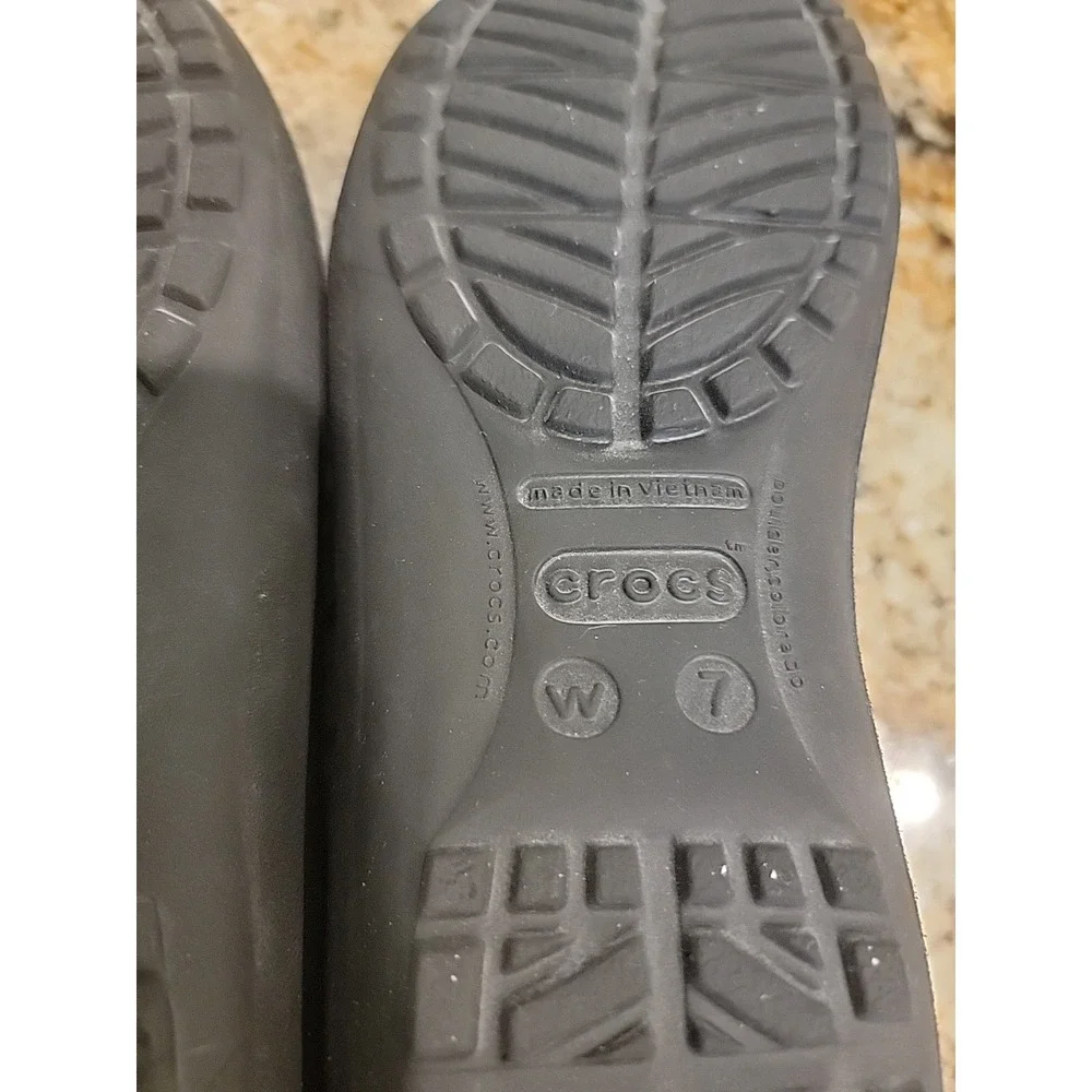 Crocs Womens Alice Mary Jane Black Closed Toe Flats Slip Resistant Size 7.  EUC